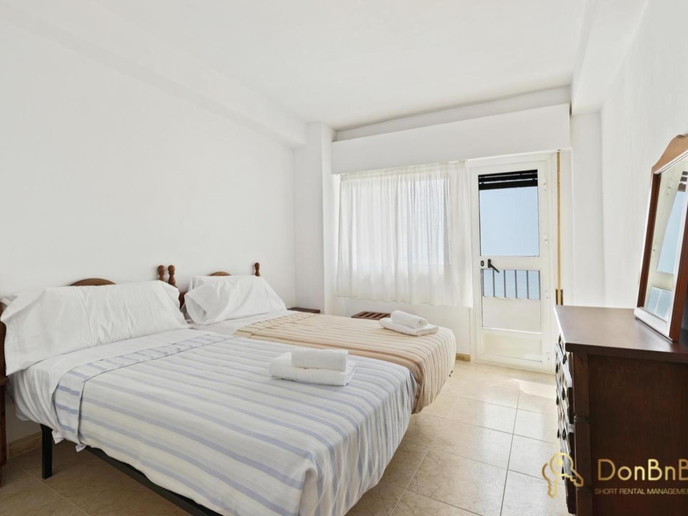 Apartamento Con Piscina En La Primera Linea De Playa De Fuengirola Oda fotoğraf