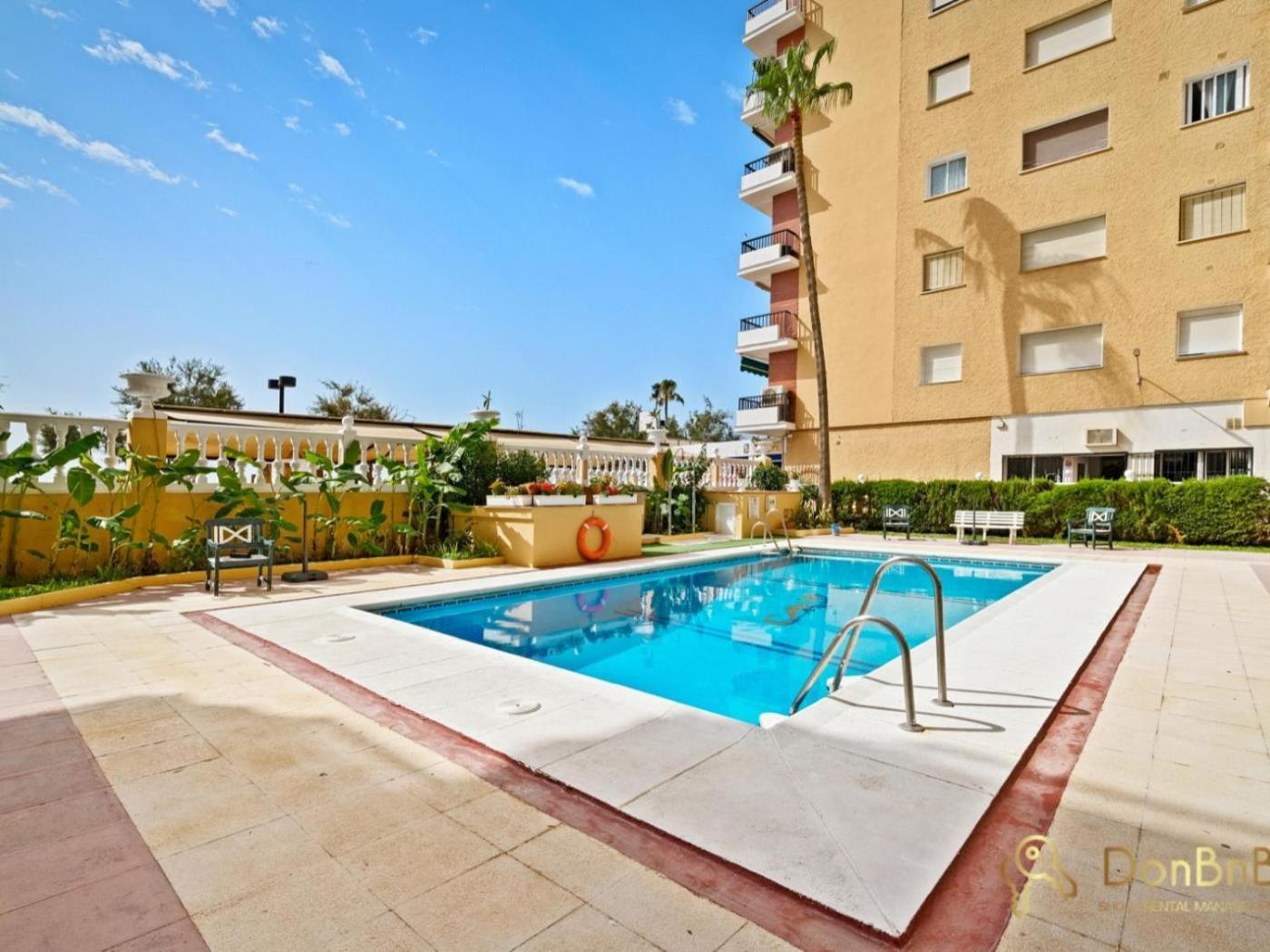 Apartamento Con Piscina En La Primera Linea De Playa De Fuengirola Oda fotoğraf