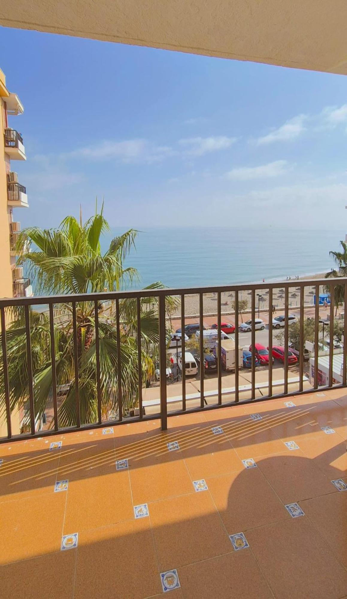 Apartamento Con Piscina En La Primera Linea De Playa De Fuengirola Dış mekan fotoğraf